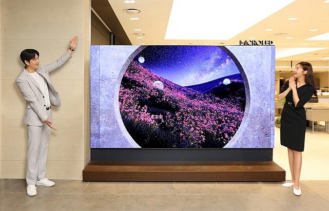 Samsung unveils 114-inch Micro LED TV