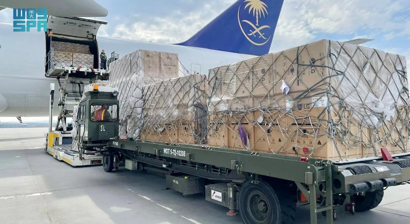 21st Saudi Relief Plane Arrives in Poland to Deliver Aid to Ukrainian People