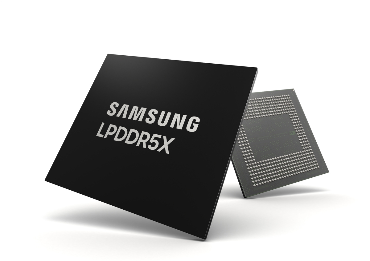 This photo provided by Samsung Electronics Co. shows its latest low-power double data rate 5X (LPDDR5X) DRAM chips. (PHOTO NOT FOR SALE) (Yonhap)