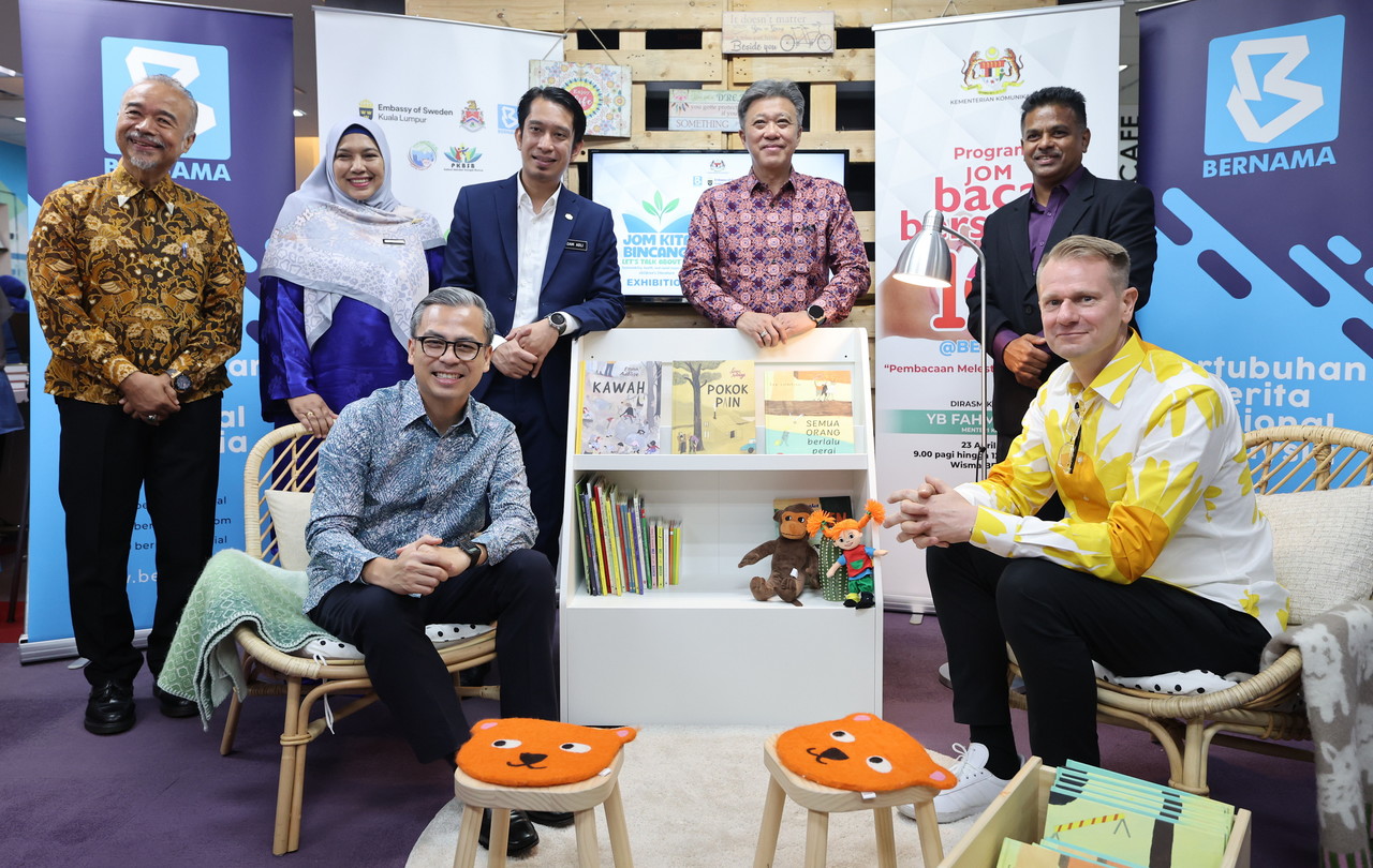 The Malaysian National News Agency (BERNAMA) and the Swedish Embassy have collaborated on the launch of the ‘Let’s Read 10 Minutes Programme@BERNAMA’ today, aiming at fostering the culture of reading in bridging cultures and strengthening community ties.