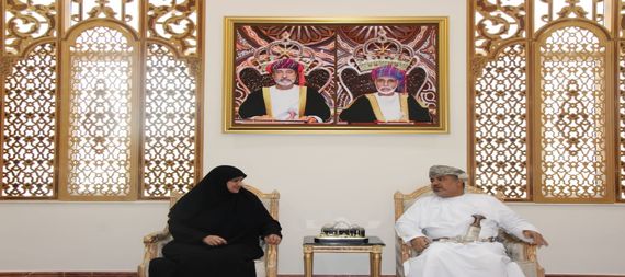 Omani Minister of Communications, Saeed bin Hamoud Al-Maawali (right), The Minister of Communications, Hiyam Al-Yasiri (left) 