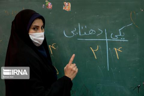 Iran to provide free literacy to foreign national refugees