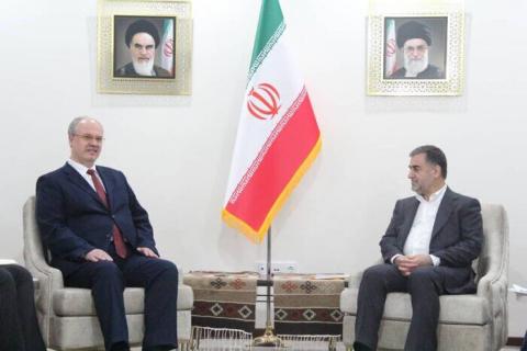 Iranian, Tajik officials meet in northeast Iran