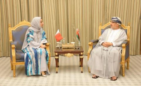 Tourism Minister stresses cooperation with Oman