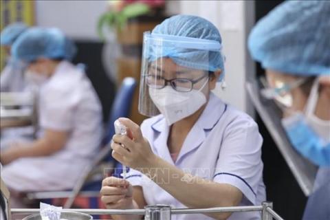 Vietnam: 81 pct of people aged 18 and older receive 3rd COVID-19 vaccine shot