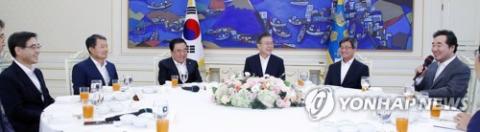 Moon urges all-out efforts to improve people's livelihood, develop democracy