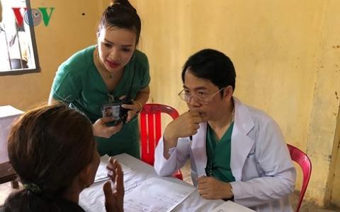 Overseas Vietnamese doctors in Cambodia help poor locals