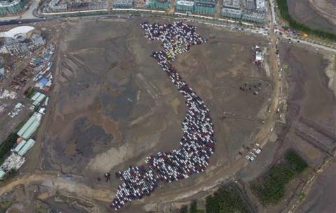 Car mosaic in Hai Phong breaks world record