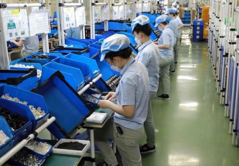 Manufacturing chip-semiconductor helps raise Vietnam’s position