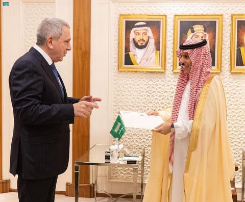 Custodian of the Two Holy Mosques Receives Written Message from President of Azerbaijan