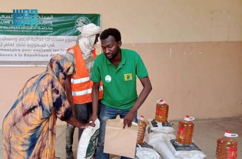 KSrelief Distributes 856 Ramadan Food Baskets in Chad