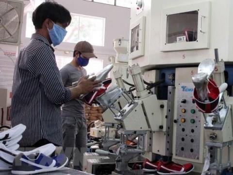 Vietnam reports increases in new enterprises in all sectors for first time this year