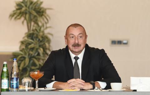 President Ilham Aliyev met with representatives of leading business communities of Bulgaria in Sofia