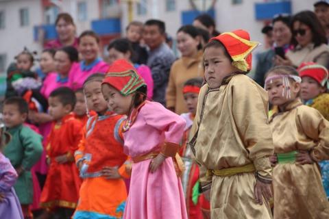 THOUSAND FOLK DANCERS TO CELEBRATE WORLD DANCE DAY