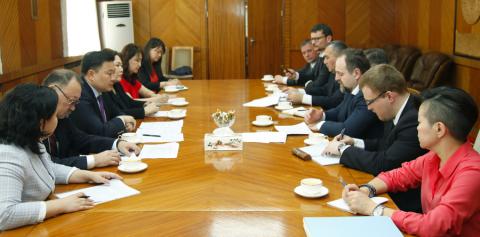 ENVIRONMENT AND TOURISM MINISTER N.TSERENBAT MEETS HIS RUSSIAN COUNTERPART S.E.DONSKOI