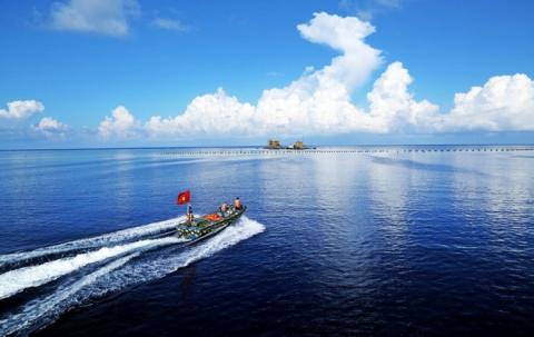 Vietnamese artists join hands to show love for Truong Sa islands