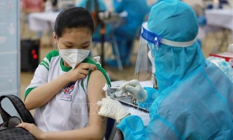 Vietnamese capital to inoculate vulnerable adults with fourth dose of COVID-19 vaccines