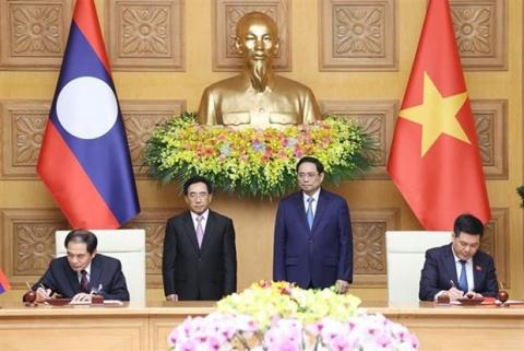 Vietnam, Laos stand side by side on development path
