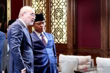 Indonesian Foreign Minister Sugiono (right) and his Jordanian counterpart, Ayman Safadi at the Basman Palace in Amman, Jordan, on Wednesday (Feb 25, 2026). (ANTARA)