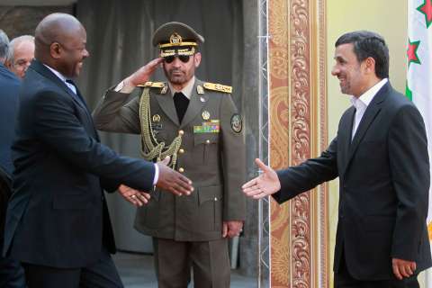 Ahmadinejad officially welcomes Burundian President Iranian President Mahmoud Ah