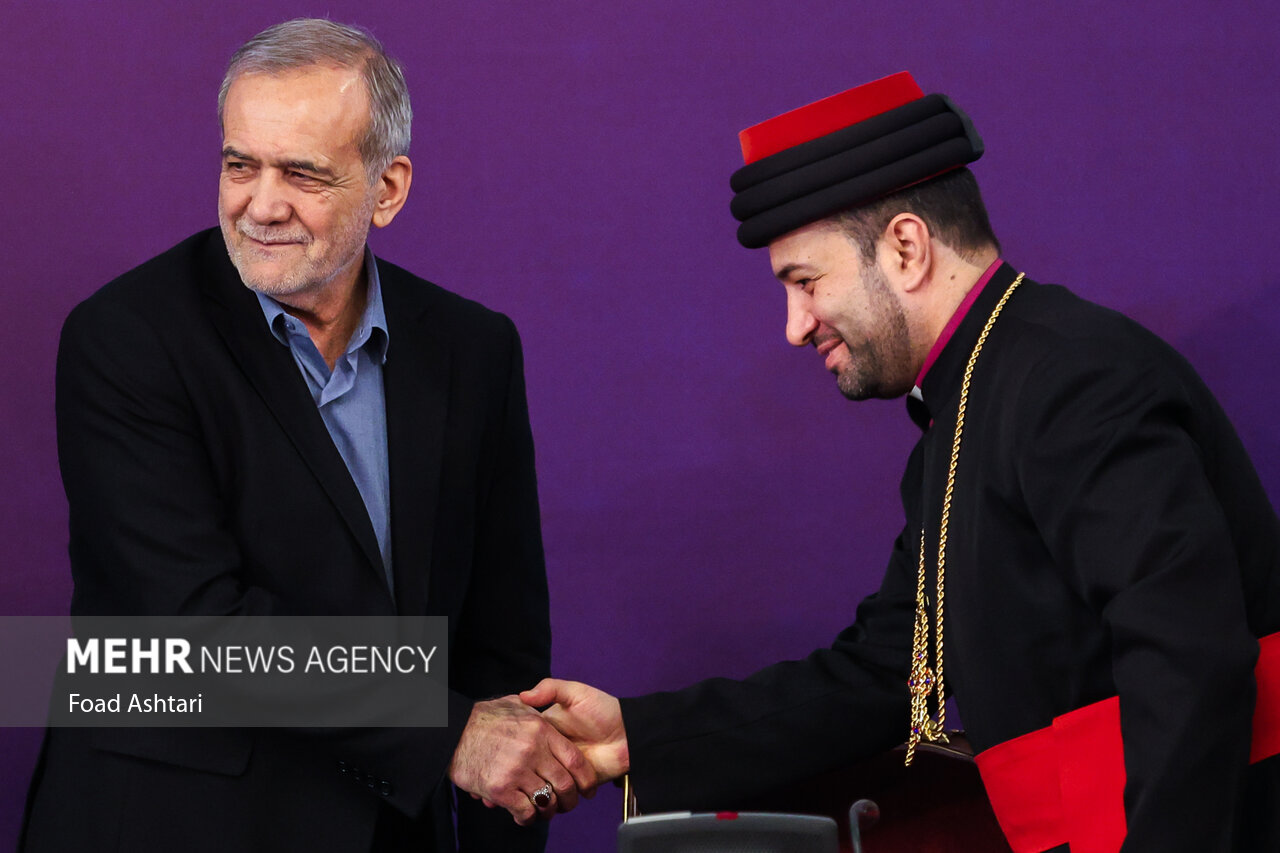 Pezeshkian meeting with Christians of Iran, religious leaders