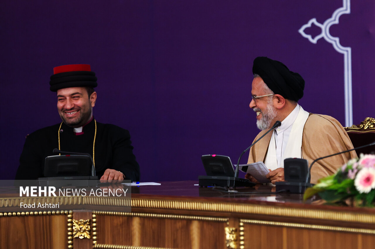 Pezeshkian meeting with Christians of Iran, religious leaders