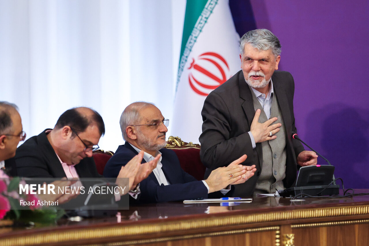 Pezeshkian meeting with Christians of Iran, religious leaders