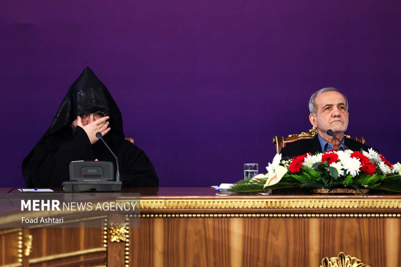 Pezeshkian meeting with Christians of Iran, religious leaders