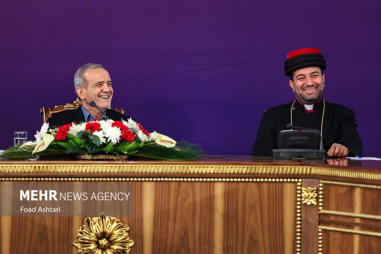 Pezeshkian meeting with Christians of Iran, religious leaders