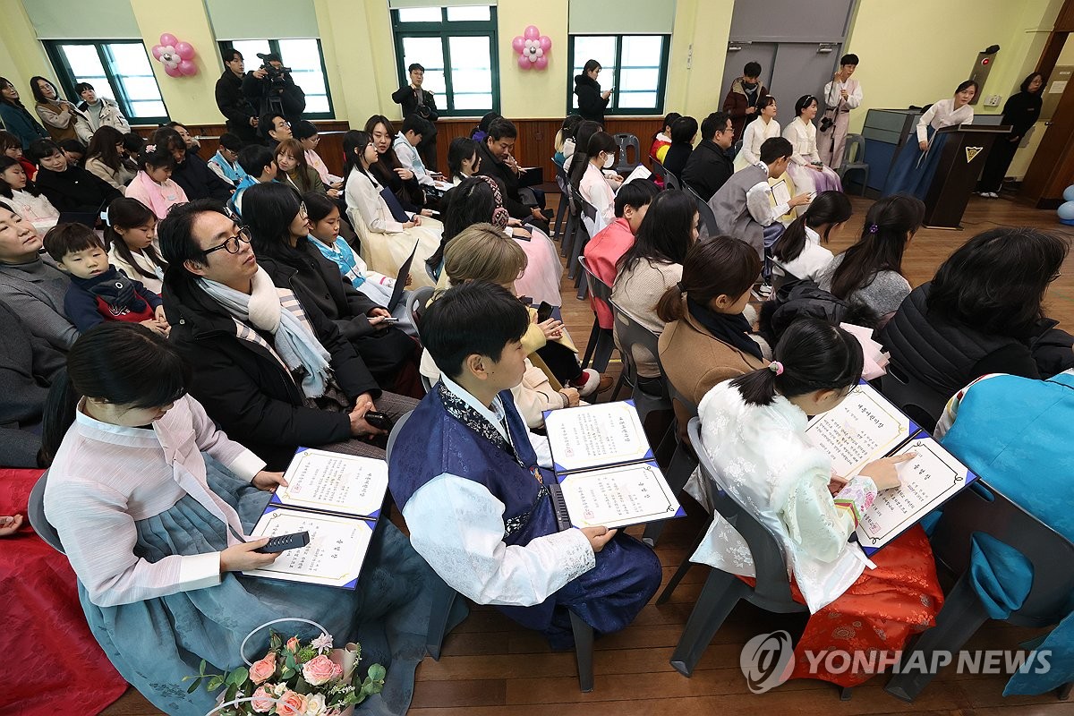 Elementary school's graduation ceremony