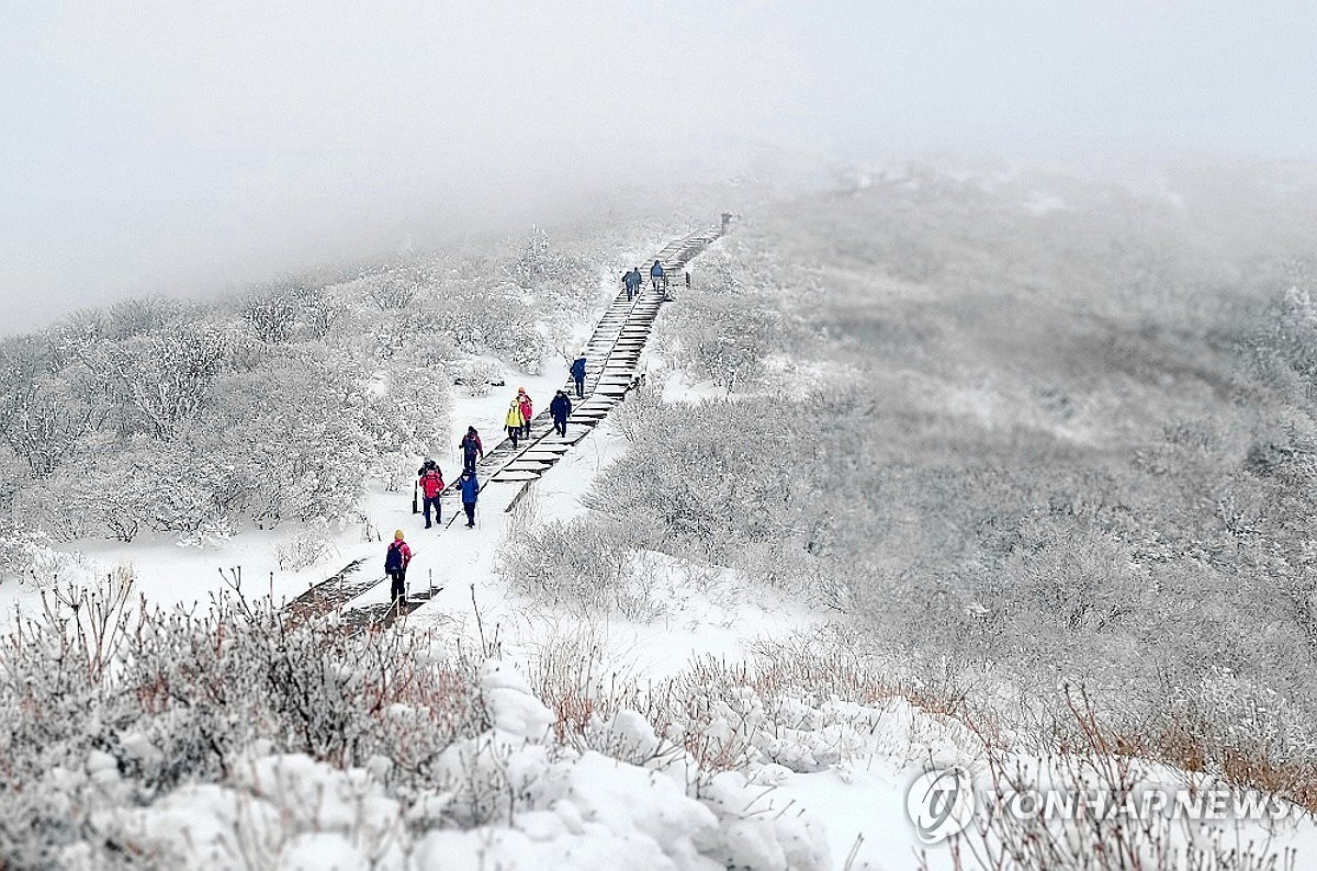 Snow on Mount Jiri