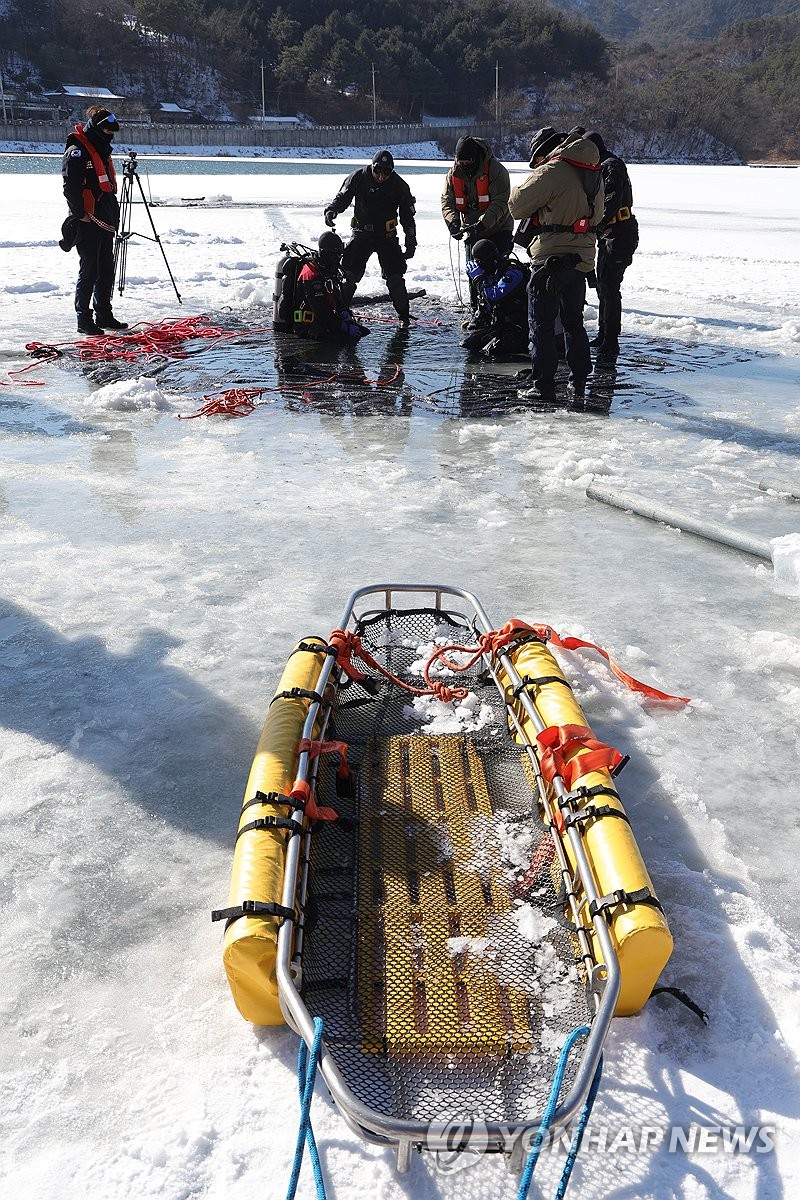 Wintertime disaster response drill in reservoir