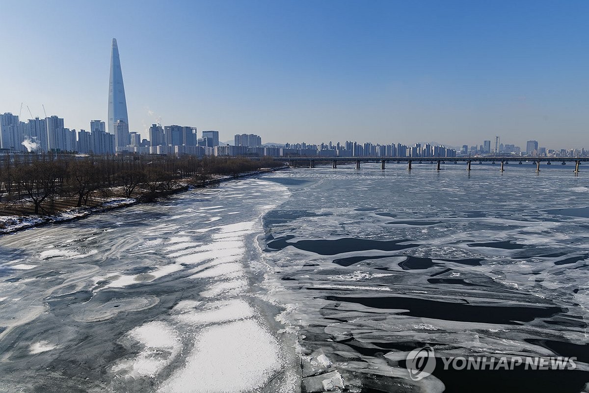 Han River freezes for 1st time this winter