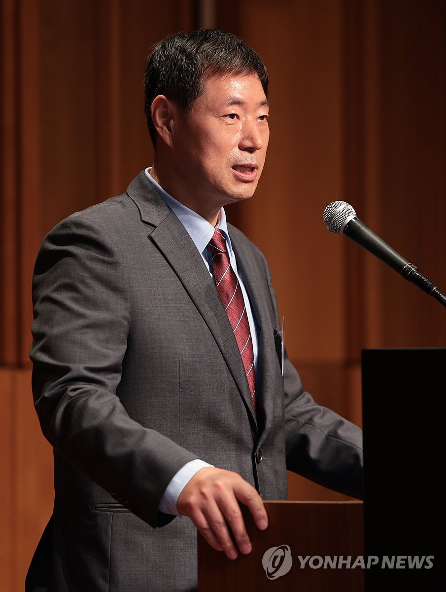 Symposium on security policy proposals for Lee gov't