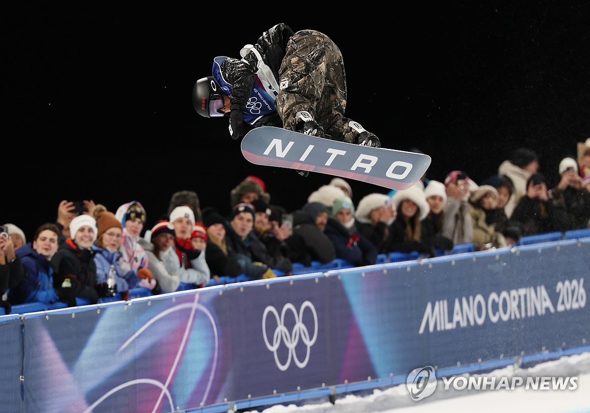 Men's snowboard halfpipe qualification