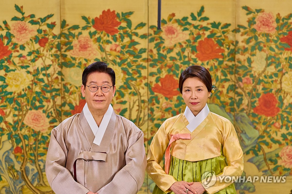 Lee delivers Lunar New Year's message