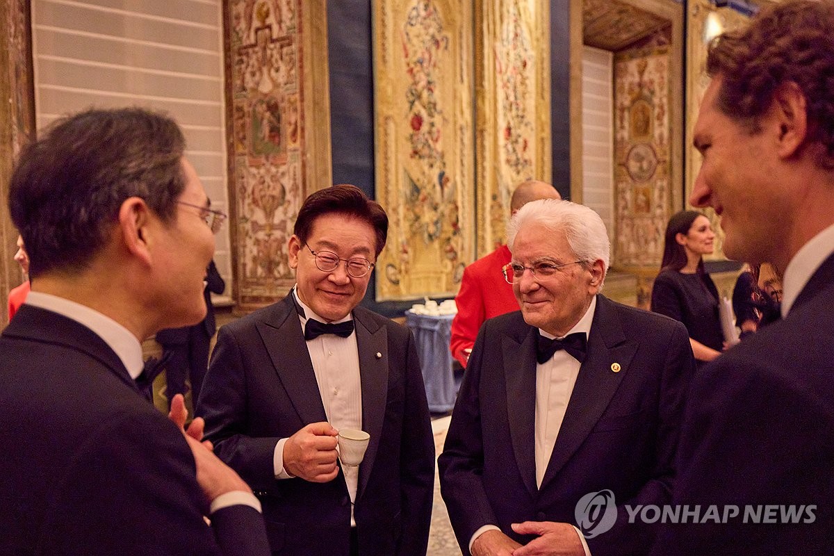 Lee attends state dinner in Rome