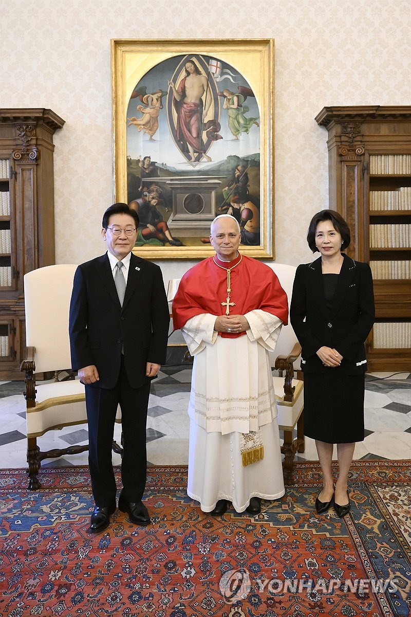 Lee meets Pope Leo XIV at Vatican