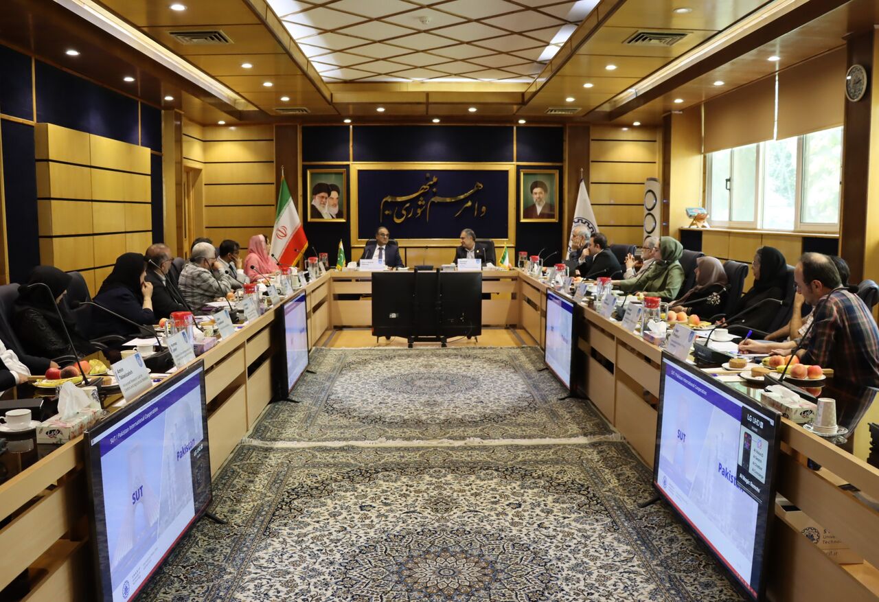 Pakistani envoy calls for boosting scientific ties on a visit to Sharif University of Technology in Tehran