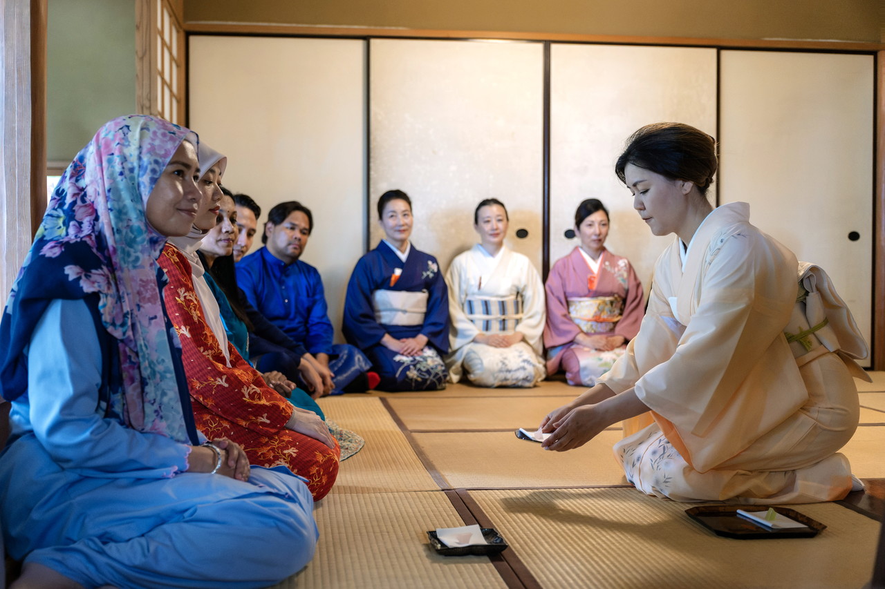 BENTONG, July 6 -- Visitors participate in a Japanese tea ceremony at the Japanese Garden, Berjaya Hills, Bukit Tinggi, recently, which serves as more than a showcase of tradition but also a platform for cultural diplomacy that fosters mutual understanding and draws Japan and Malaysia closer through stronger people-to-people ties.  --fotoBERNAMA (2026) COPYRIGHT RESERVED