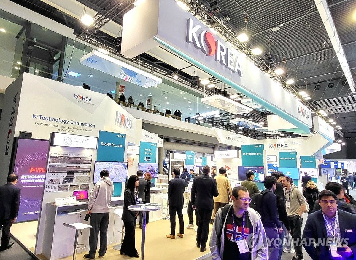 This photo, provided by the Korea Trade-Investment Promotion Agency (KOTRA), shows the biggest-ever Korea booth at the Mobile World Congress (MWC) 2024 in Barcelona, Spain, on Feb. 26, 2024. South Korea's industry and trade ministry and KOTRA jointly operate the booth. (PHOTO NOT FOR SALE) (Yonhap)