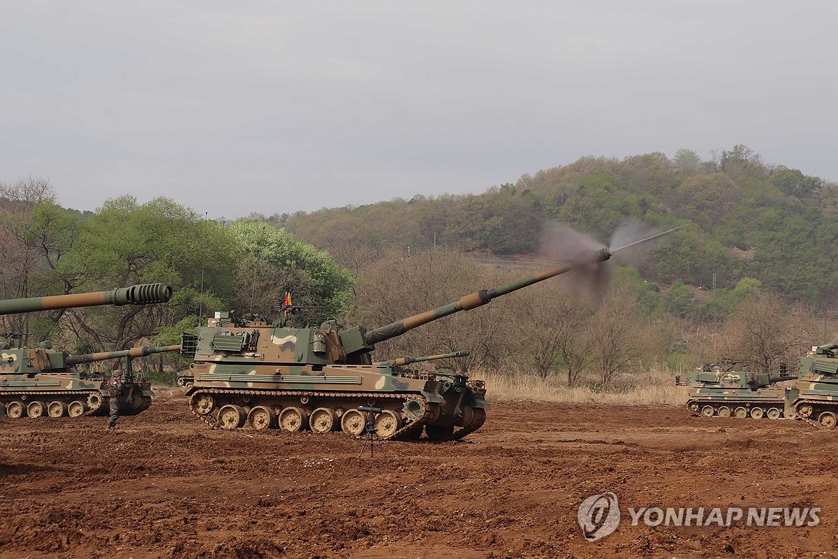 This file photo, provided by the Army, shows troops firing shells from K9A1 self-propelled howitzers on April 22, 2025. (PHOTO NOT FOR SALE) (Yonhap)