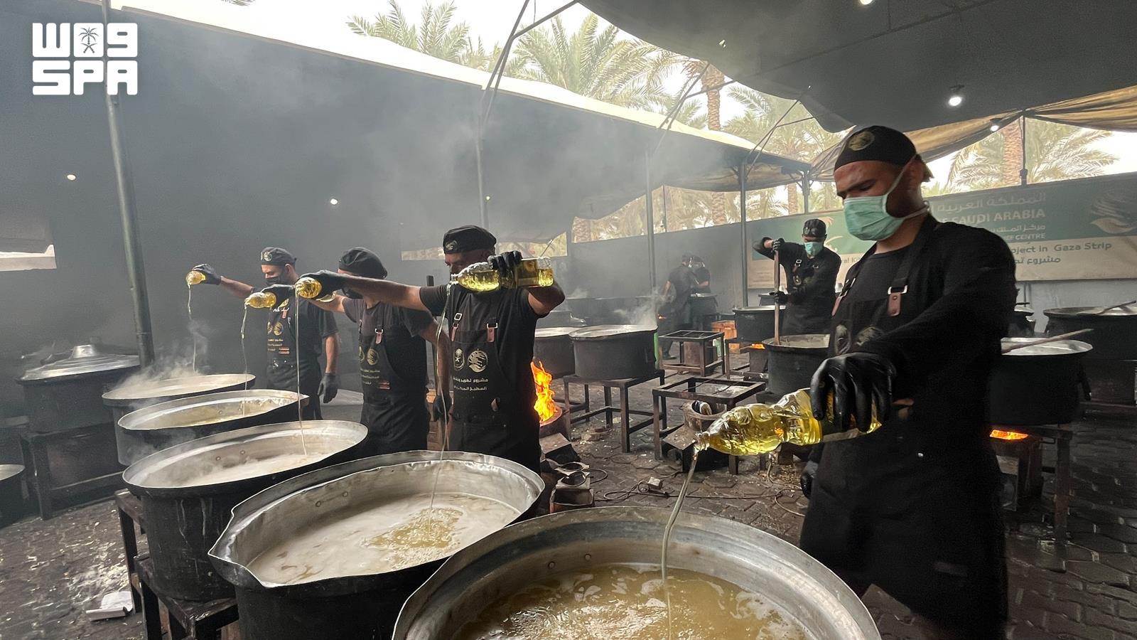 KSrelief Distributes 25,000 Hot Meals in Gaza Strip 