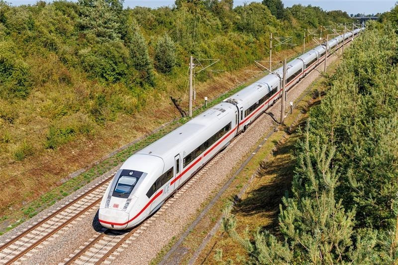 Vietnam is drawing on international practices to develop its North-South high-speed rail project. (Source: VNA)