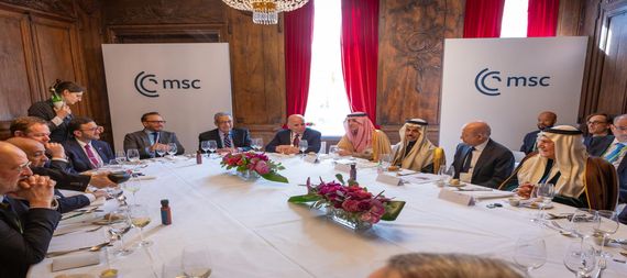 Iraqi FM, Fuad Hussein (fifth from the right)