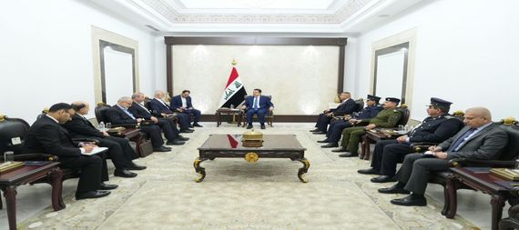 PM, Mohammed al-Sudani (center) receives the Iranian Interior Minister and his accompanying delegation