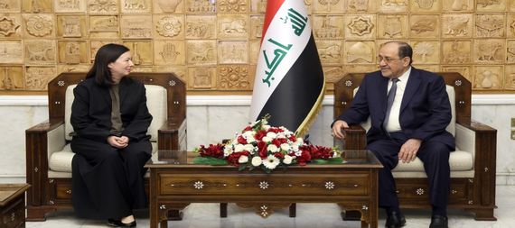 Head of the State of Law Coalition, Nouri al-Maliki, (right), former U.S. Deputy Assistant Secretary of State, Victoria Taylor (left)