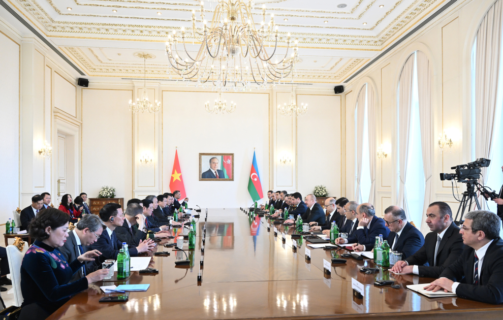 President Ilham Aliyev’s expanded meeting with General Secretary of Central Committee of Communist Party of Vietnam commenced