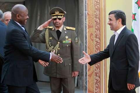 Ahmadinejad officially welcomes Burundian President Iranian President Mahmoud Ah