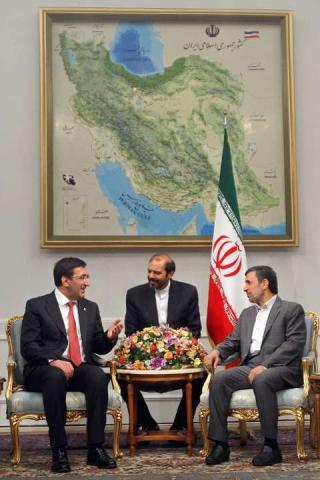 Iranian President Receives Turkish Development Minister 